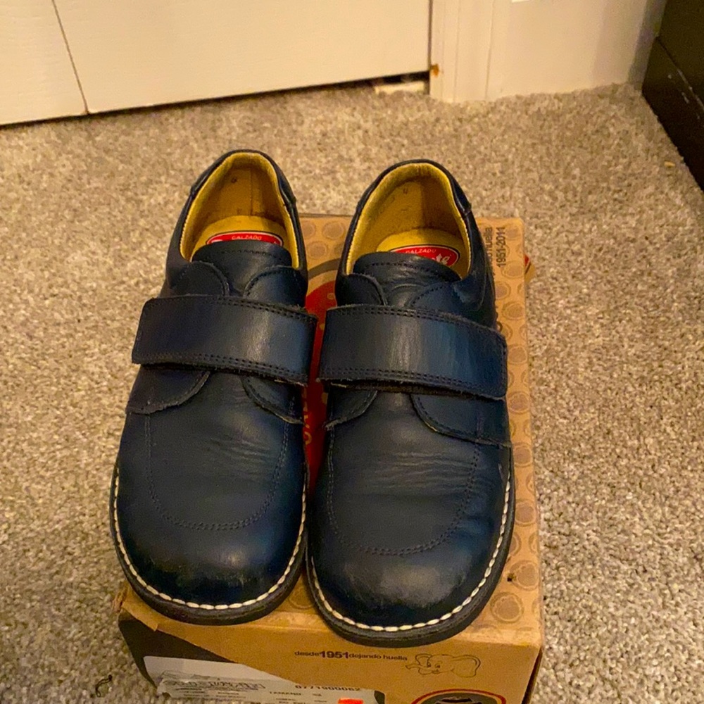 Kids navy shoes